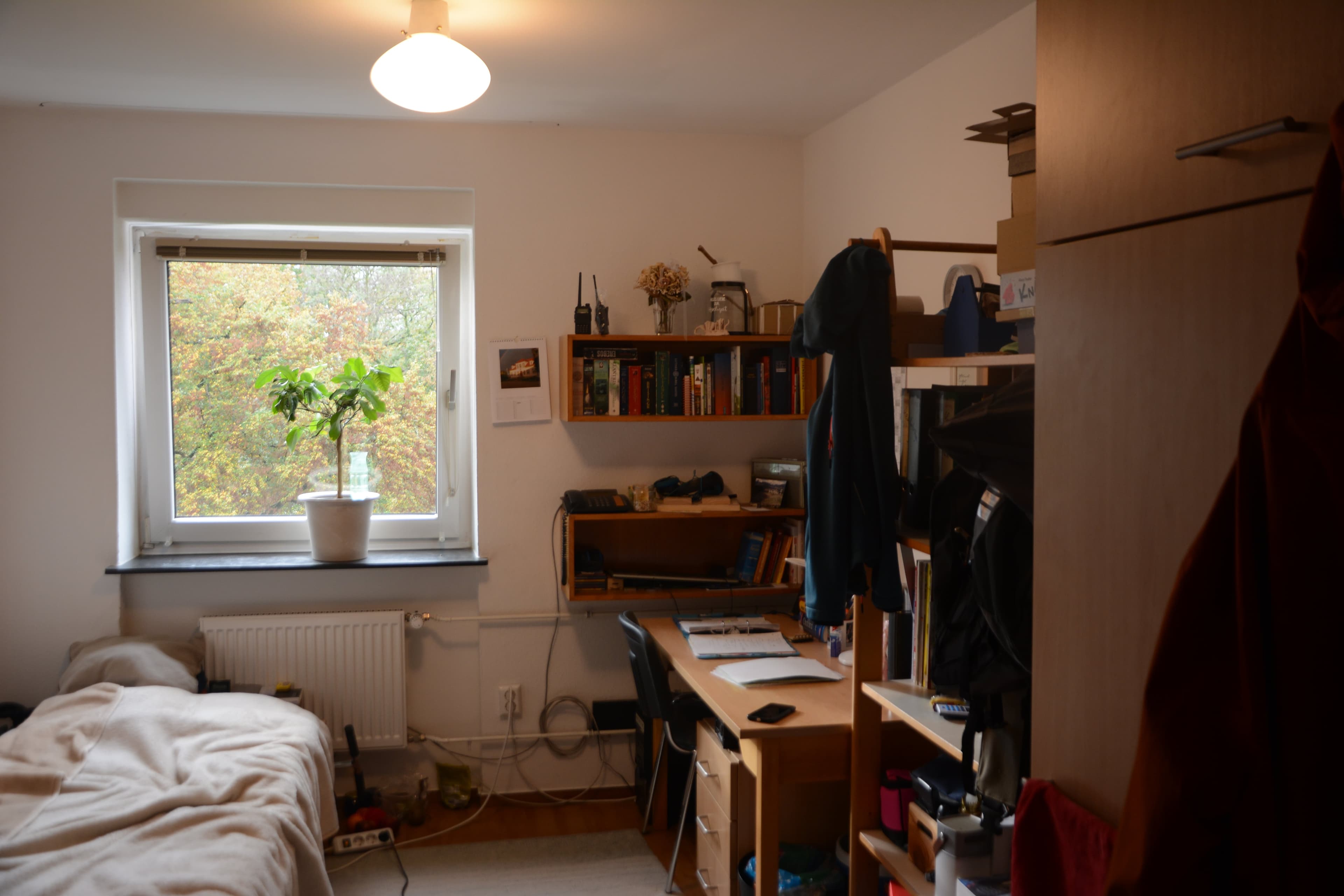 Ein eingerichtetes 12qm Zimmer