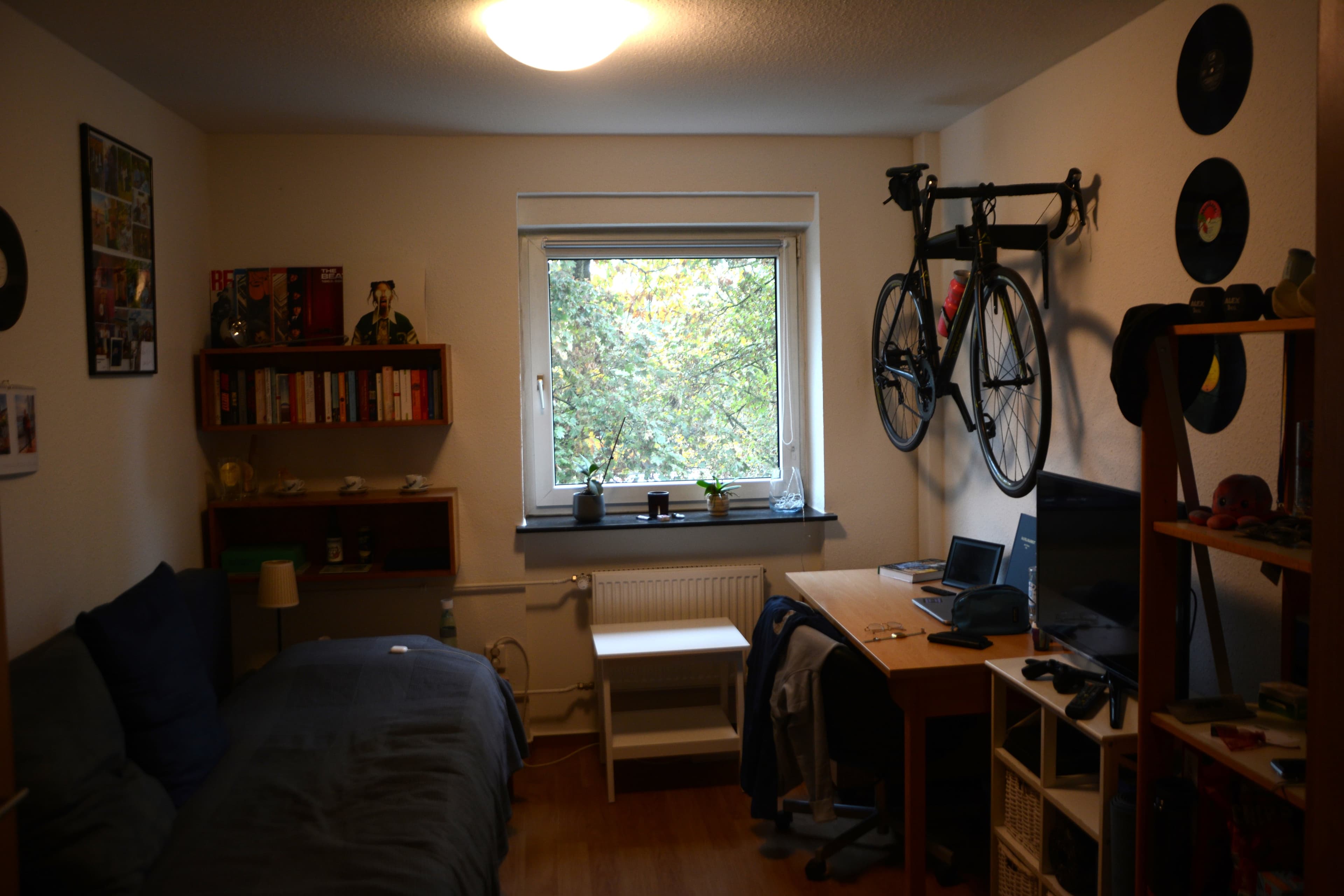 Ein eingerichtetes 12qm Zimmer