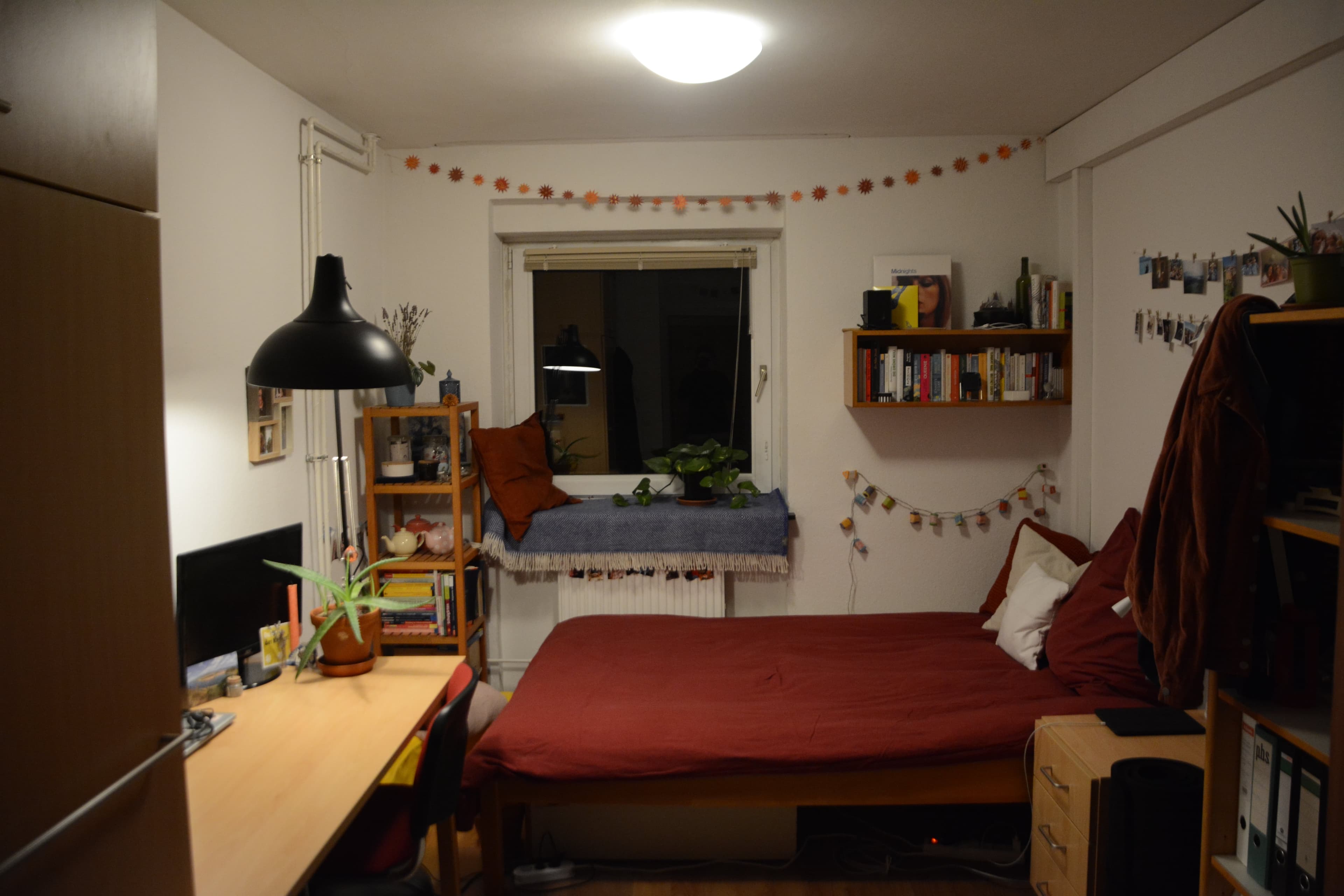 Ein eingerichtetes 12qm Zimmer