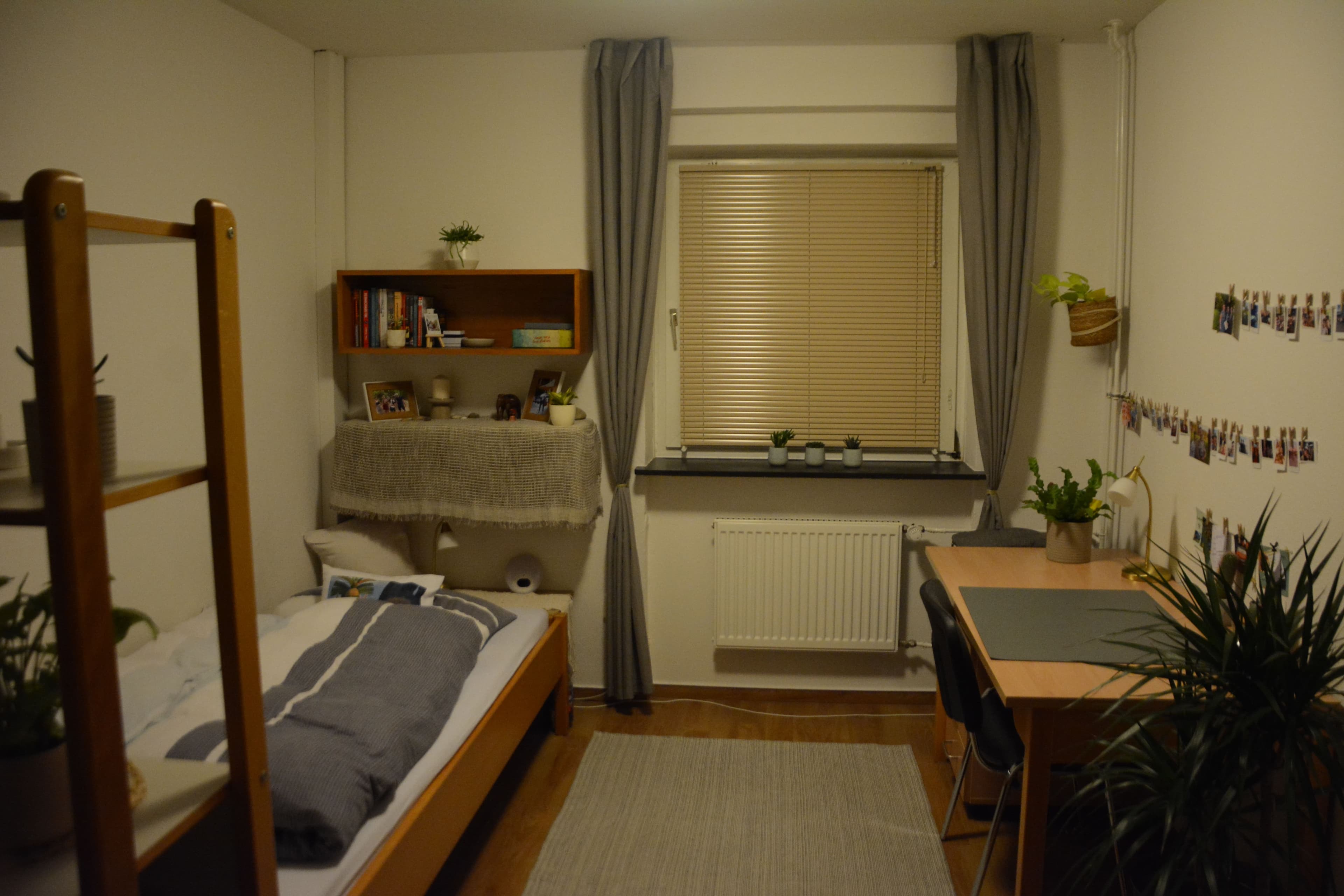 Ein eingerichtetes 12qm Zimmer