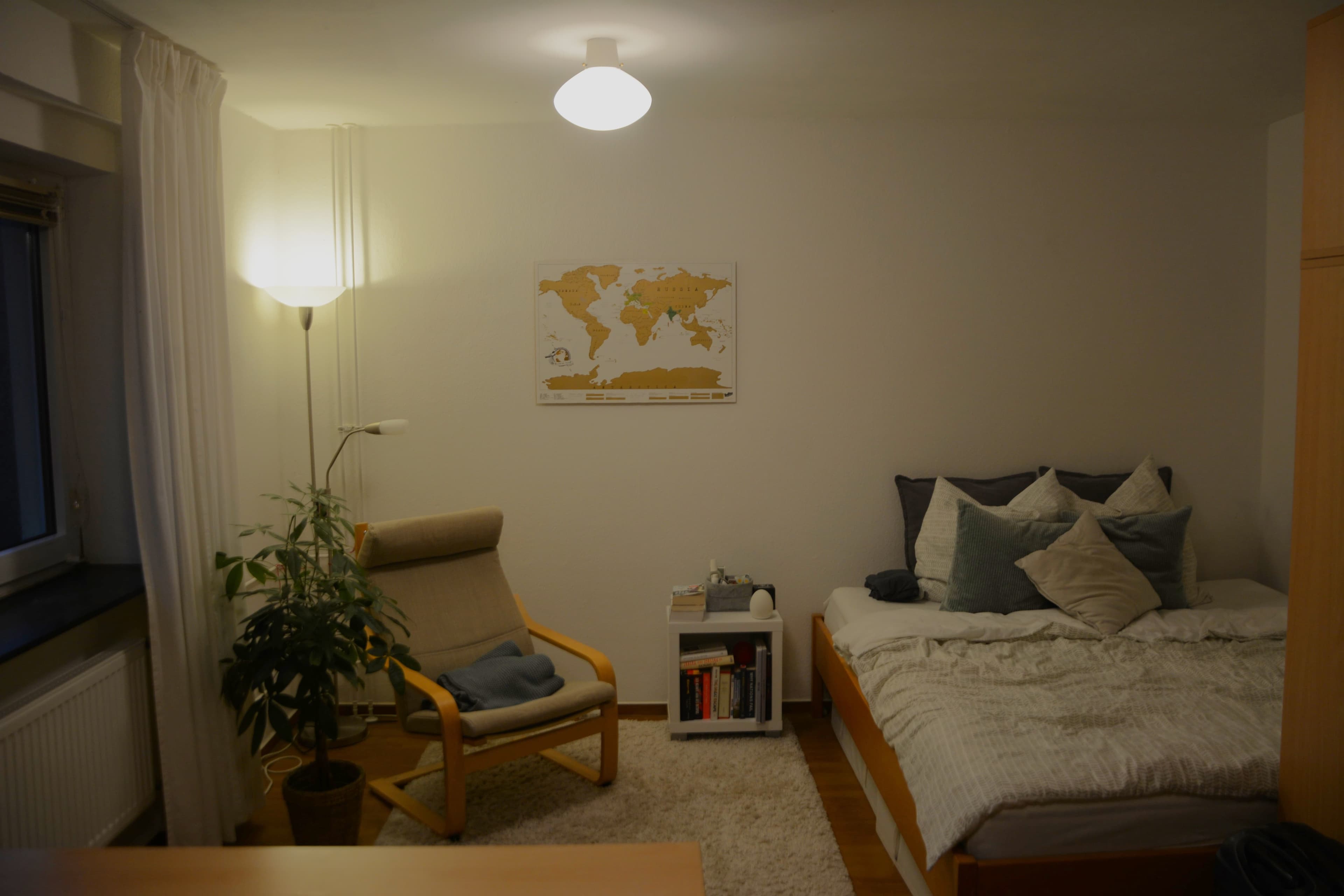 Teil eines eingerichteten 20qm Zimmers