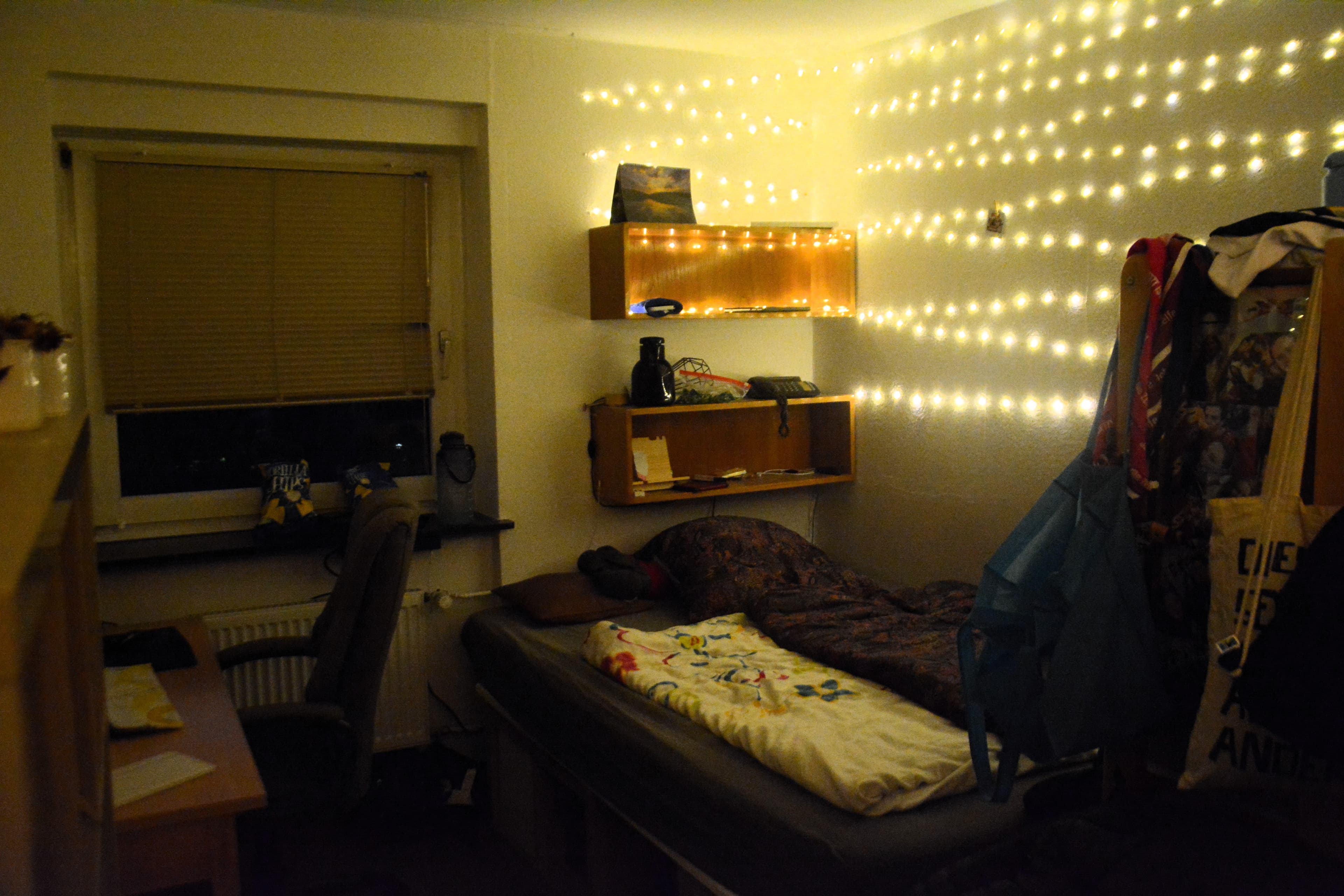 Ein eingerichtetes 12qm Zimmer