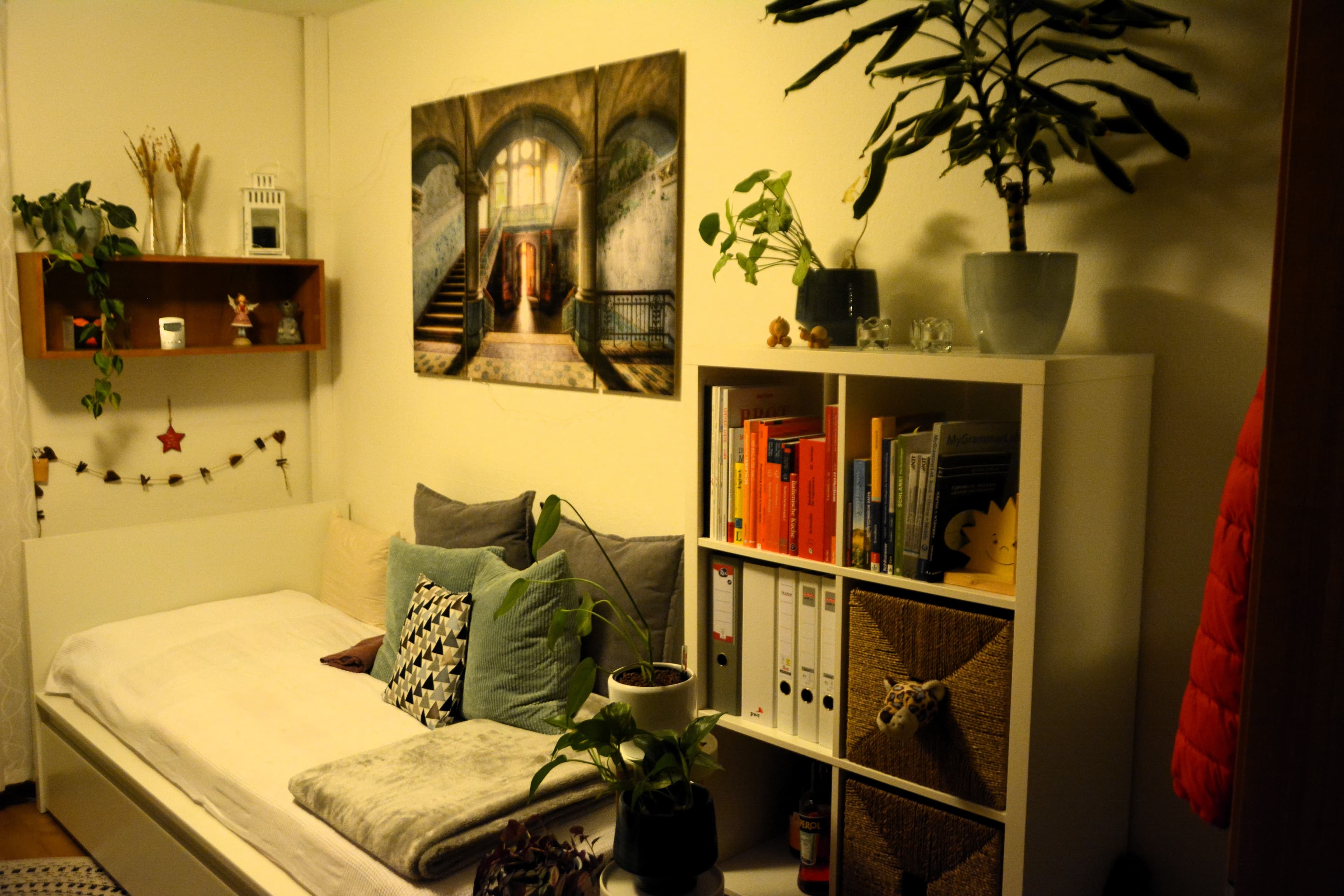 Ein eingerichtetes 12qm Zimmer